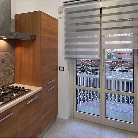3 Fermate Dal Colosseo - Casa Vacanze Elena - 50 M Da Metro Garbatella 罗马 外观 照片