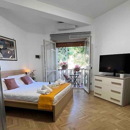 3 Fermate Dal Colosseo - Casa Vacanze Elena - 50 M Da Metro Garbatella 罗马 外观 照片