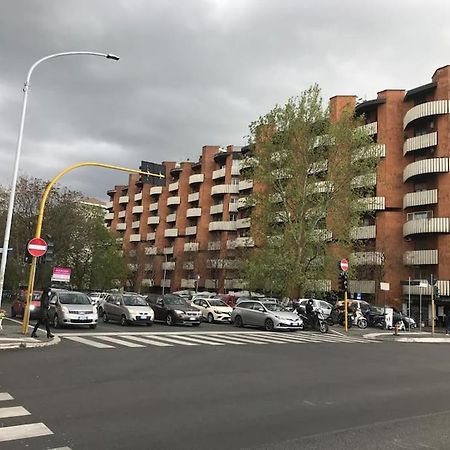 3 Fermate Dal Colosseo - Casa Vacanze Elena - 50 M Da Metro Garbatella 罗马 外观 照片