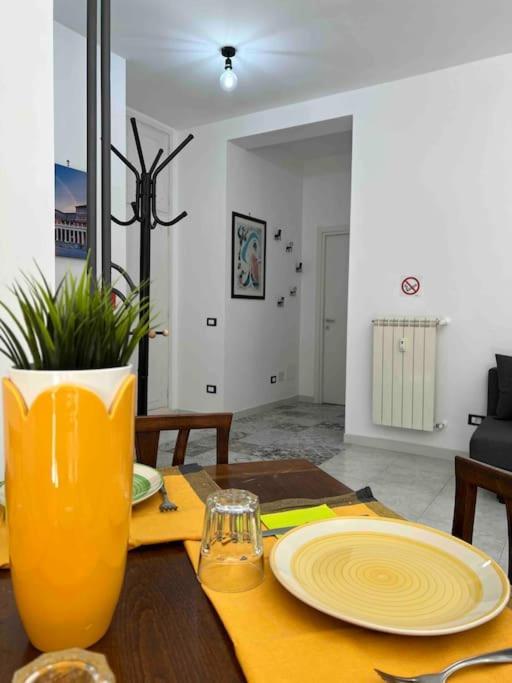 3 Fermate Dal Colosseo - Casa Vacanze Elena - 50 M Da Metro Garbatella 罗马 外观 照片