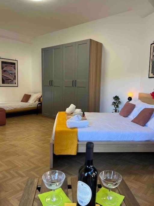 3 Fermate Dal Colosseo - Casa Vacanze Elena - 50 M Da Metro Garbatella 罗马 外观 照片