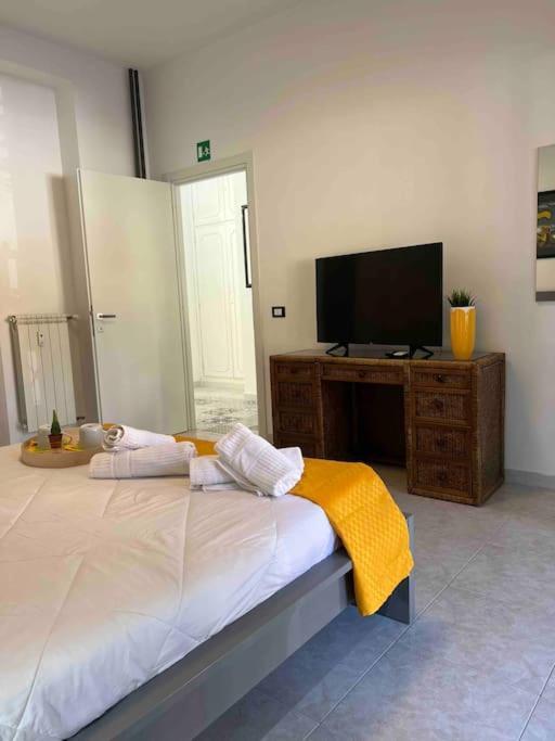 3 Fermate Dal Colosseo - Casa Vacanze Elena - 50 M Da Metro Garbatella 罗马 外观 照片