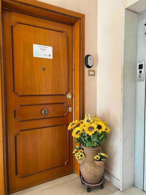 3 Fermate Dal Colosseo - Casa Vacanze Elena - 50 M Da Metro Garbatella 罗马 外观 照片