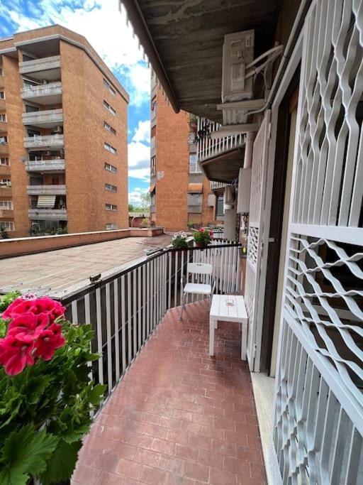 3 Fermate Dal Colosseo - Casa Vacanze Elena - 50 M Da Metro Garbatella 罗马 外观 照片