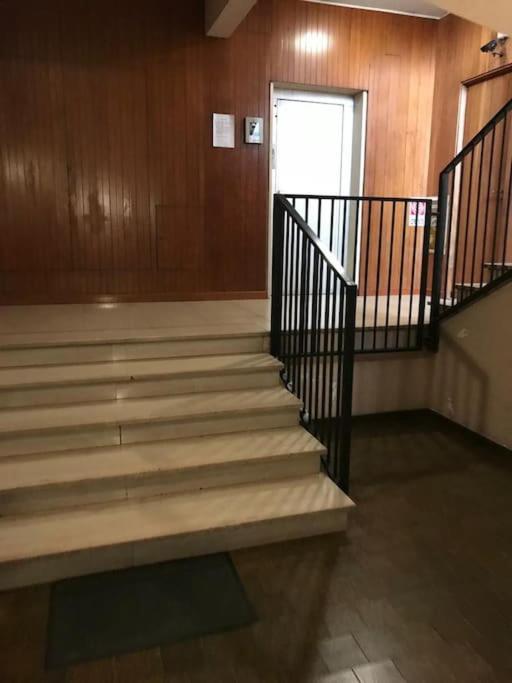 3 Fermate Dal Colosseo - Casa Vacanze Elena - 50 M Da Metro Garbatella 罗马 外观 照片
