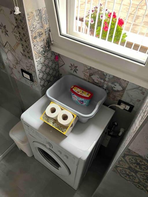 3 Fermate Dal Colosseo - Casa Vacanze Elena - 50 M Da Metro Garbatella 罗马 外观 照片