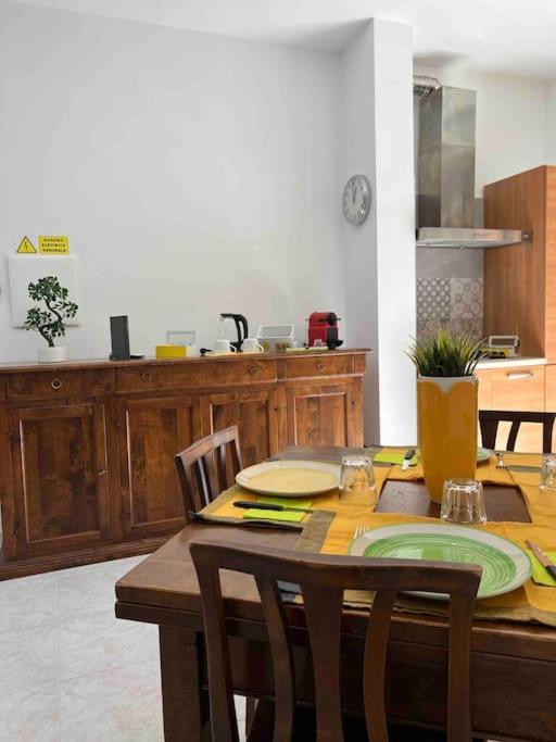 3 Fermate Dal Colosseo - Casa Vacanze Elena - 50 M Da Metro Garbatella 罗马 外观 照片