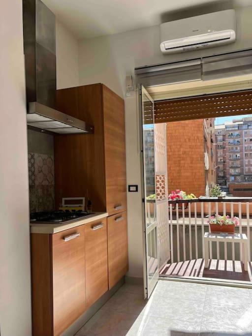 3 Fermate Dal Colosseo - Casa Vacanze Elena - 50 M Da Metro Garbatella 罗马 外观 照片