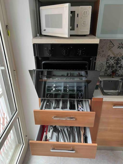3 Fermate Dal Colosseo - Casa Vacanze Elena - 50 M Da Metro Garbatella 罗马 外观 照片