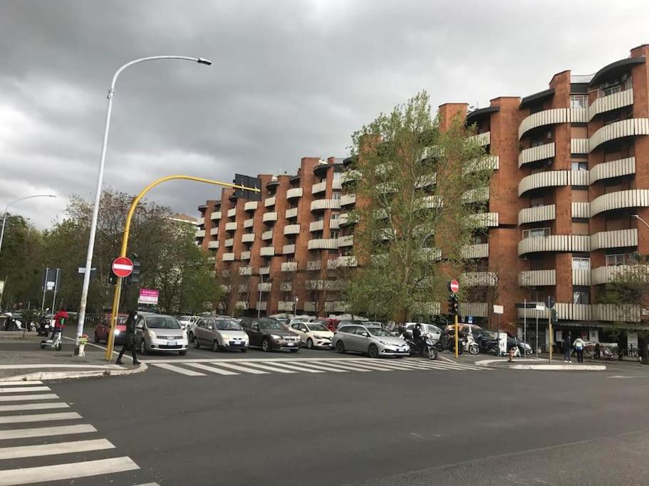 3 Fermate Dal Colosseo - Casa Vacanze Elena - 50 M Da Metro Garbatella 罗马 外观 照片