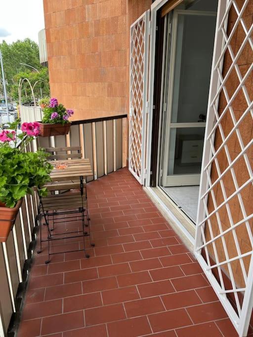 3 Fermate Dal Colosseo - Casa Vacanze Elena - 50 M Da Metro Garbatella 罗马 外观 照片