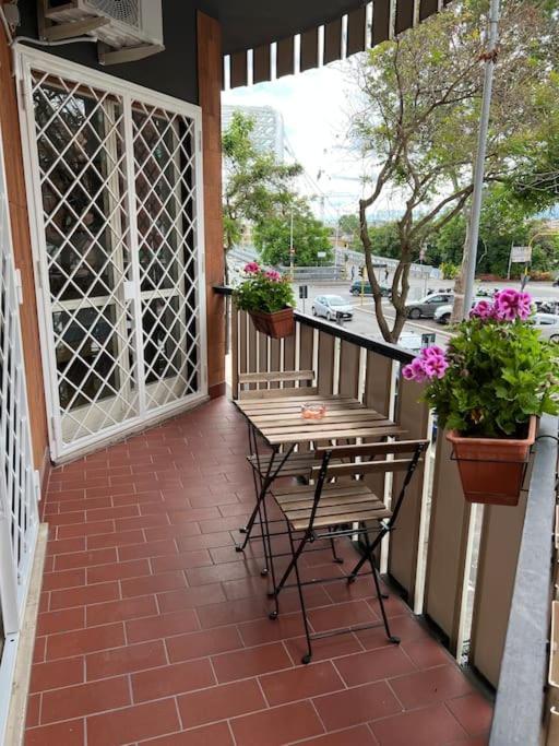 3 Fermate Dal Colosseo - Casa Vacanze Elena - 50 M Da Metro Garbatella 罗马 外观 照片