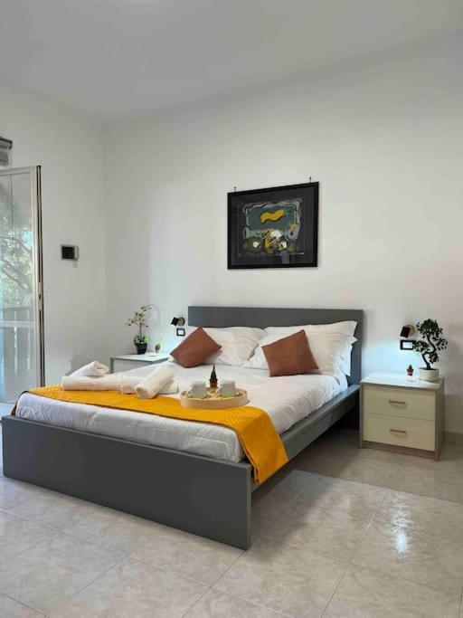 3 Fermate Dal Colosseo - Casa Vacanze Elena - 50 M Da Metro Garbatella 罗马 外观 照片