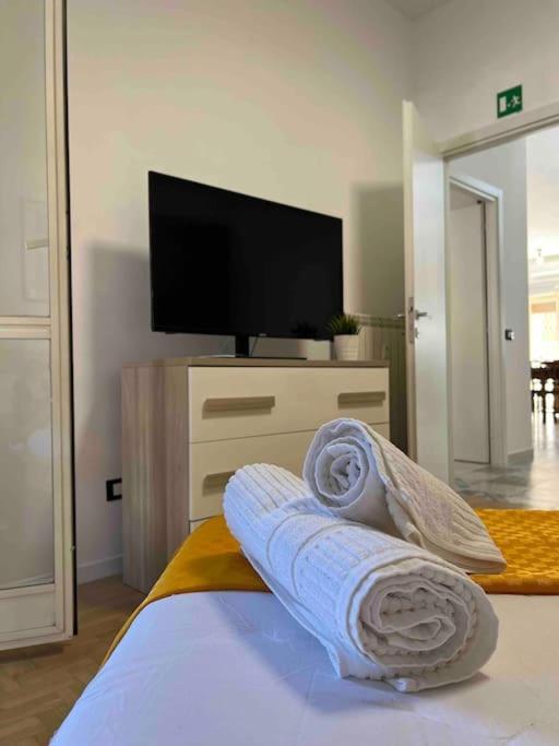 3 Fermate Dal Colosseo - Casa Vacanze Elena - 50 M Da Metro Garbatella 罗马 外观 照片